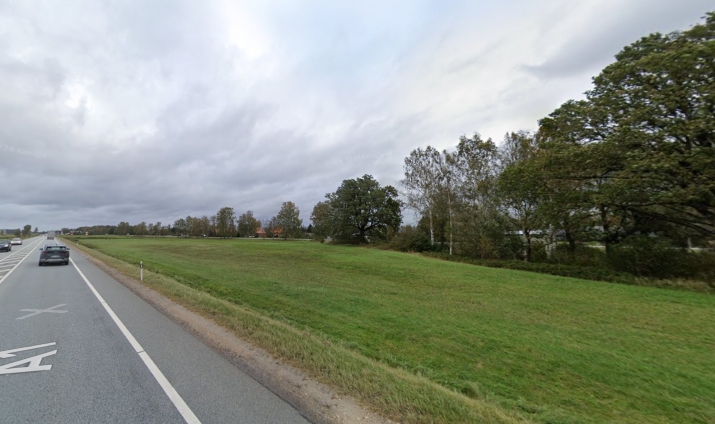 Sludinājumi. Zemes gabals Ādažos šosejas malā.  + Publiskās apbūves teritorija; + esošs ugunsdzēsības dīķis;  Cena: 482500 EUR Foto #2