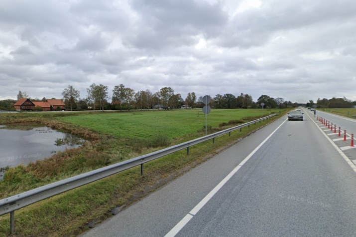 Sludinājumi. Zemes gabals Ādažos šosejas malā.  + Publiskās apbūves teritorija; + esošs ugunsdzēsības dīķis;  Cena: 482500 EUR Foto #3