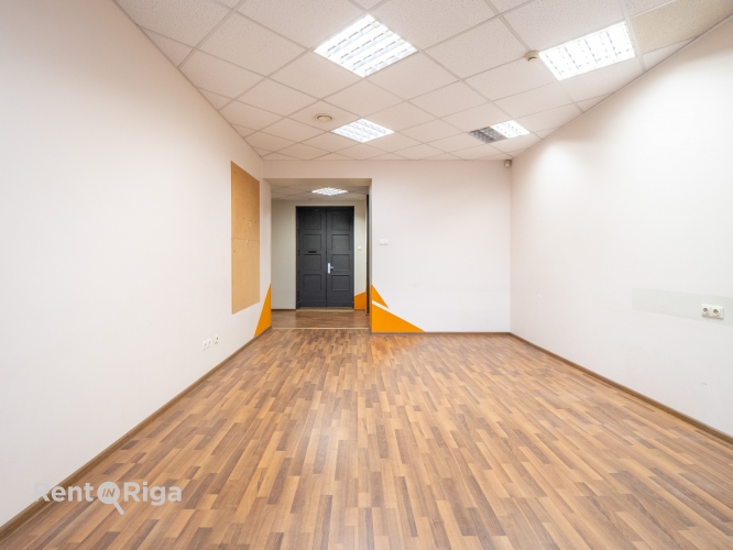 Sludinājumi. Kvalitatīvas un pārdomātas biroja telpas reprezentablā ēkā  Lieliska iespēja iznomāt biroju tieši Cena: 1216 EUR/mēn Foto #3