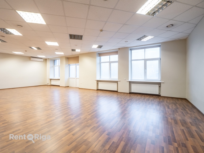 Sludinājumi. Kvalitatīvas un pārdomātas biroja telpas reprezentablā ēkā  Lieliska iespēja iznomāt biroju tieši Cena: 1216 EUR/mēn Foto #4