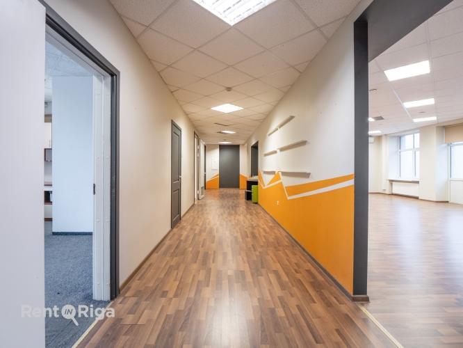 Sludinājumi. Kvalitatīvas un pārdomātas biroja telpas reprezentablā ēkā  Lieliska iespēja iznomāt biroju tieši Cena: 1216 EUR/mēn Foto #9