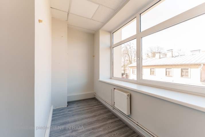 Sludinājumi. Iznomā biroja telpas Elijas ielā 17.  + renovēta biroju ēka + kopējā platība  164,9 m2 + birojs Cena: 1402 EUR/mēn Foto #5