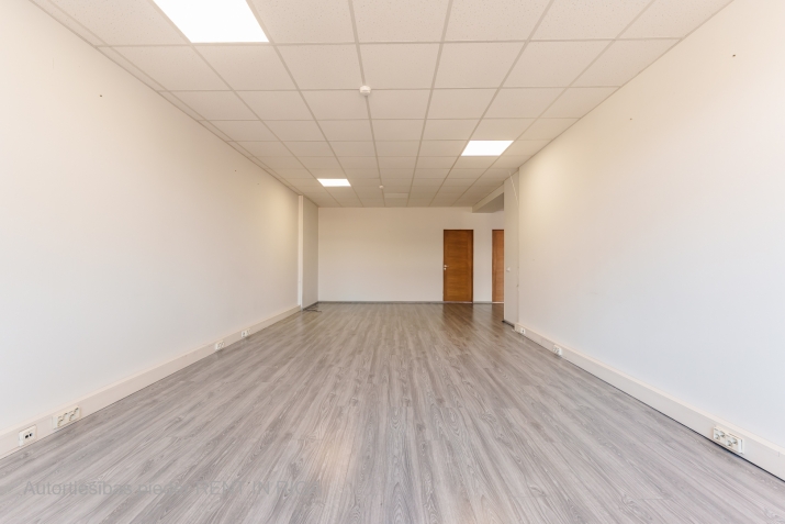 Sludinājumi. Iznomā biroja telpas Elijas ielā 17.  + renovēta biroju ēka + kopējā platība  164,9 m2 + birojs Cena: 1402 EUR/mēn Foto #3