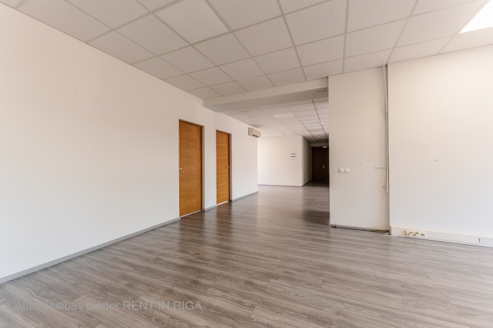 Sludinājumi. Iznomā biroja telpas Elijas ielā 17.  + renovēta biroju ēka + kopējā platība  164,9 m2 + birojs Cena: 1402 EUR/mēn Foto #4