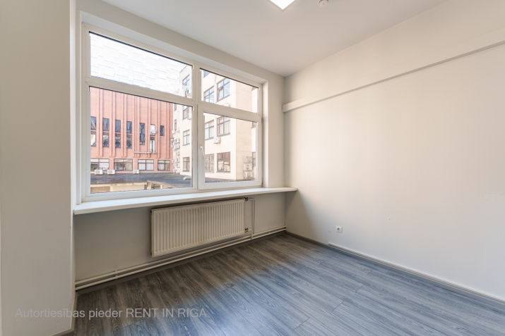Sludinājumi. Iznomā biroja telpas Elijas ielā 17.  + renovēta biroju ēka + kopējā platība  164,9 m2 + birojs Cena: 1402 EUR/mēn Foto #7