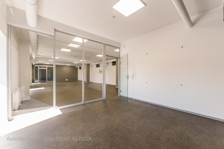 Sludinājumi. Iznomā biroja telpas Elijas ielā 17.  + renovēta biroju ēka + kopējā platība  168,5 m2 + birojs Cena: 1432 EUR/mēn Foto #5