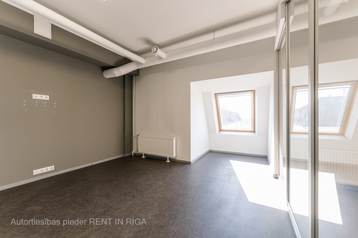Sludinājumi. Iznomā biroja telpas Elijas ielā 17.  + renovēta biroju ēka + kopējā platība  168,5 m2 + birojs Cena: 1432 EUR/mēn Foto #8