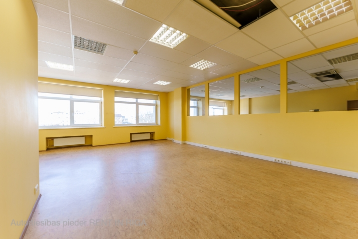 Sludinājumi. Iznomā biroja telpas Elijas ielā 17.  + renovēta biroju ēka + kopējā platība  272,6 m2 + birojs Cena: 2317 EUR/mēn Foto #2