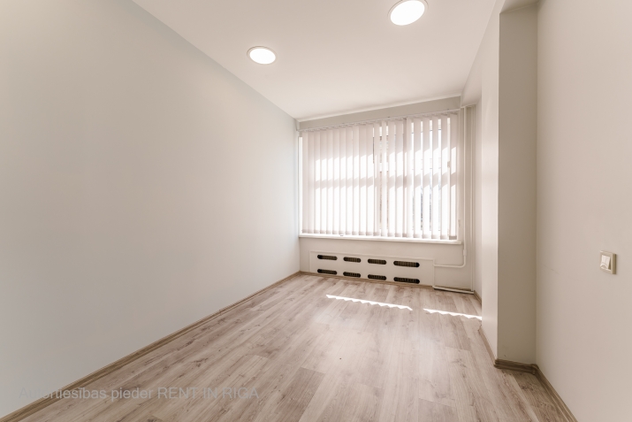 Sludinājumi. Iznomā biroja telpas Elijas ielā 17.  + renovēta biroju ēka + kopējā platība  91,7 m2 + birojs Cena: 779 EUR/mēn Foto #9