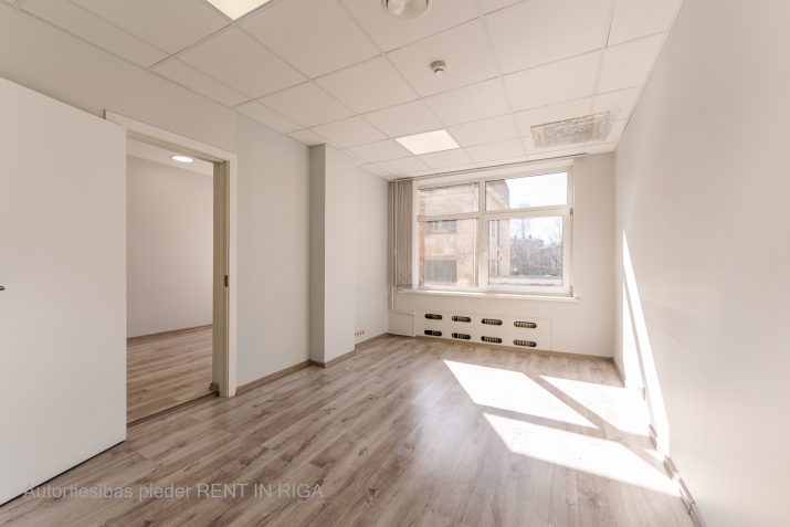 Sludinājumi. Iznomā biroja telpas Elijas ielā 17.  + renovēta biroju ēka + kopējā platība  91,7 m2 + birojs Cena: 779 EUR/mēn Foto #3