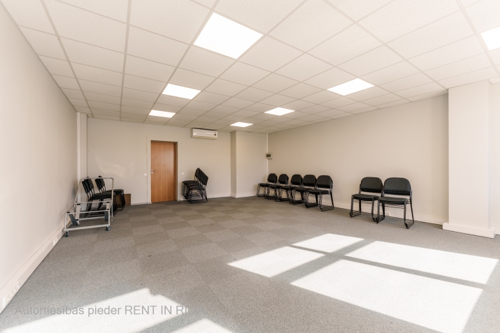 Sludinājumi. Iznomā biroja telpas Elijas ielā 17.  + renovēta biroju ēka + kopējā platība  44.9 m2 + birojs Cena: 382 EUR/mēn Foto #2