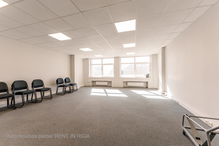 Sludinājumi. Iznomā biroja telpas Elijas ielā 17.  + renovēta biroju ēka + kopējā platība  44.9 m2 + birojs Cena: 382 EUR/mēn Foto #1