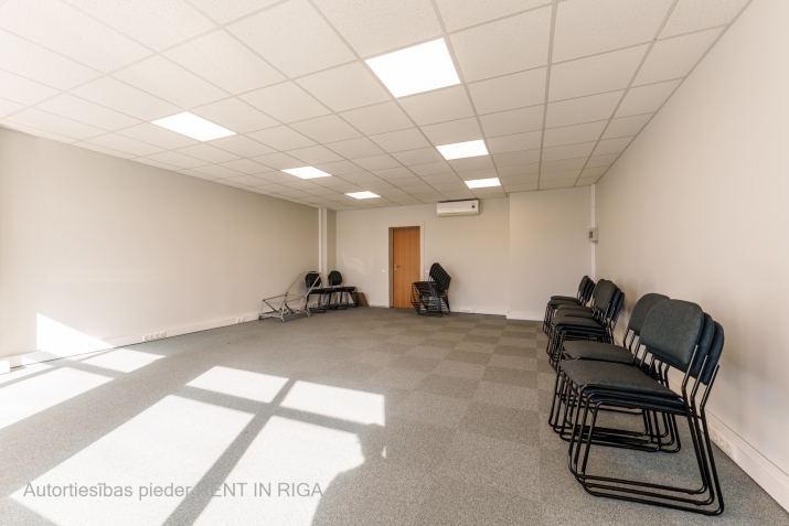 Sludinājumi. Iznomā biroja telpas Elijas ielā 17.  + renovēta biroju ēka + kopējā platība  44.9 m2 + birojs Cena: 382 EUR/mēn Foto #3
