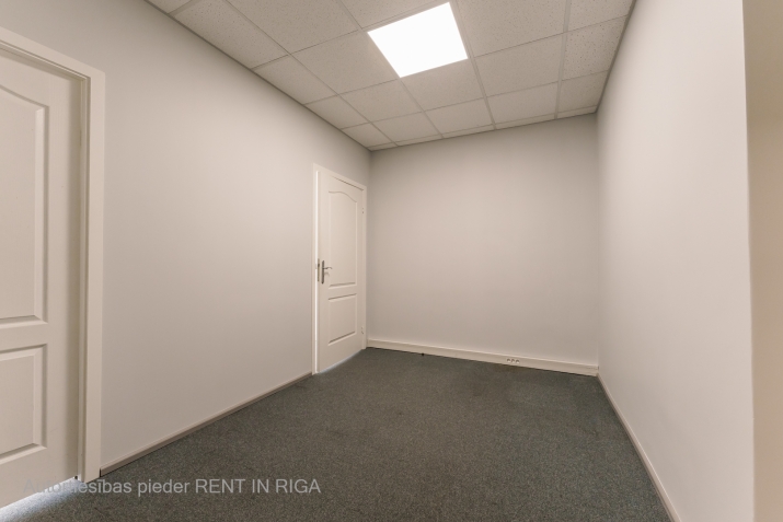 Sludinājumi. Iznomā biroja telpas Elijas ielā 17.  + renovēta biroju ēka + kopējā platība  40,9 m2 + birojs Cena: 348 EUR/mēn Foto #3