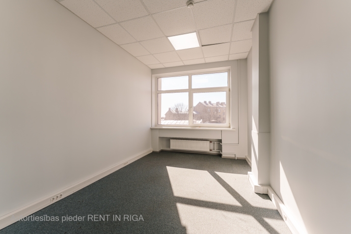 Sludinājumi. Iznomā biroja telpas Elijas ielā 17.  + renovēta biroju ēka + kopējā platība  40,9 m2 + birojs Cena: 348 EUR/mēn Foto #2