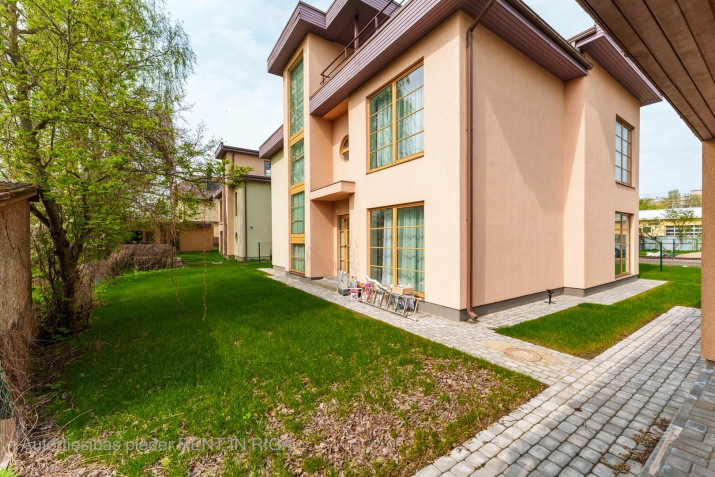 Sludinājumi. Piedāvājam skaistu māju pašā Purvciema centrā, pēc pilnīgas kosmētiskās renovācijas un ar jaunu, Cena: 380000 EUR Foto #3