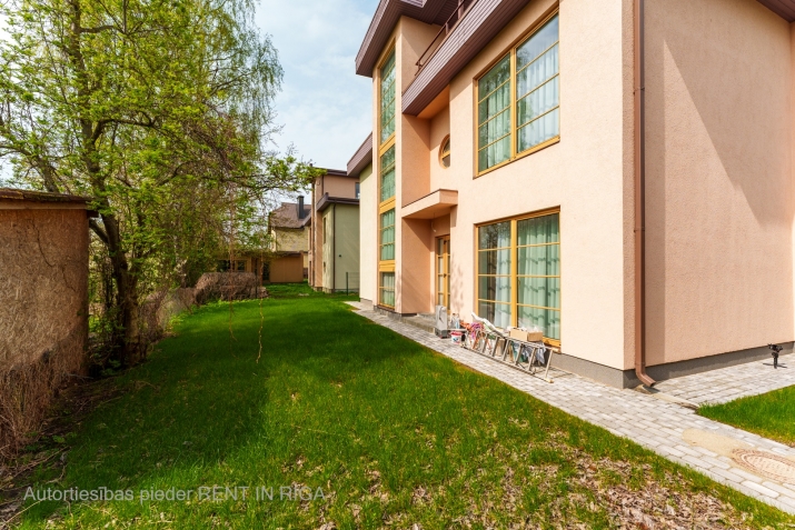 Sludinājumi. Piedāvājam skaistu māju pašā Purvciema centrā, pēc pilnīgas kosmētiskās renovācijas un ar jaunu, Cena: 380000 EUR Foto #4