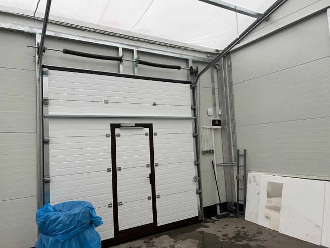 Sludinājumi. Noliktavas telpas Ziepniekkalnā.  + 1. stāvs; + Griestu augstums 4m- 6m; + Gluda betona grīda; + Cena: 800 EUR/mēn Foto #4