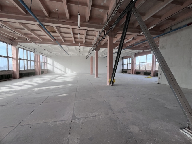 Sludinājumi. Apkurinātas noliktavu telpas 3. stāvā ar kravas liftu ap 3t.  Ir iespēja pielāgot tās nomnieka Cena: 6320 EUR/mēn Foto #4