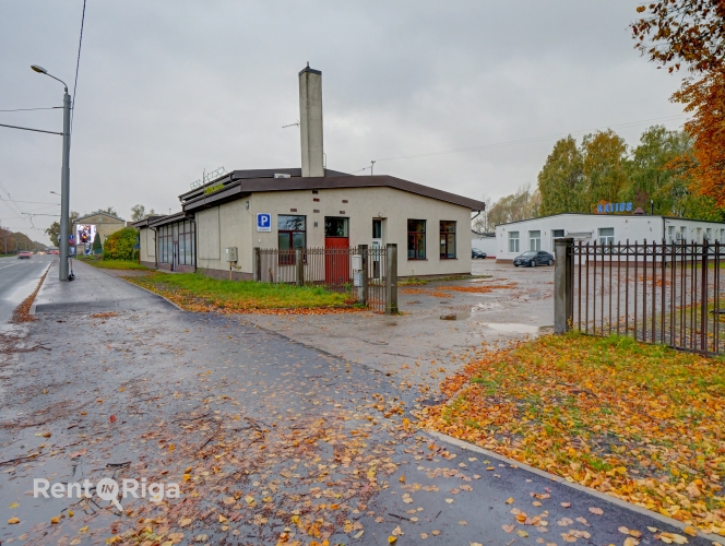 Объявление. Отдельно стоящее коммерческое здание с просторной прилегающей территорией.  + В здании расположены Цена: 3200 EUR/мес. Foto #1