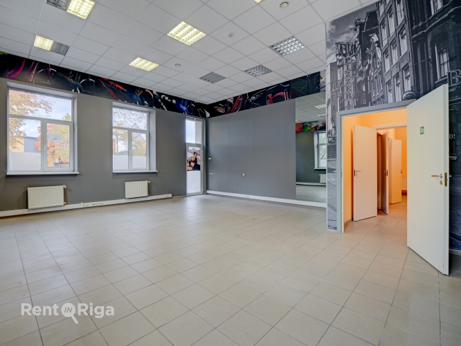 Объявление. Отдельно стоящее коммерческое здание с просторной прилегающей территорией.  + В здании расположены Цена: 3200 EUR/мес. Foto #7