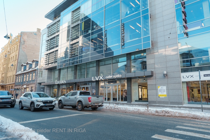 Sludinājumi. Tirdzniecības telpas aktīvajā Terbatas un Lāčplēša ielu krustojumā.  + Plaši vitrīnu logi, ieeja no Cena: 3600 EUR/mēn Foto #4