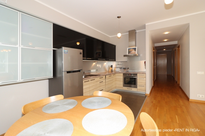 Sludinājumi. Pārdod mēbelētu un pilnībā aprīkotu 4-istabu dzīvokli prestižajā projektā Skanstes Virsotnes. Cena: 310000 EUR Foto #1