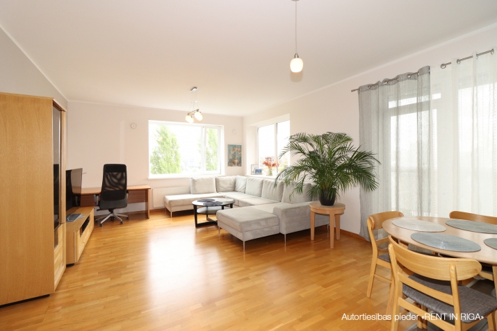 Sludinājumi. Pārdod mēbelētu un pilnībā aprīkotu 4-istabu dzīvokli prestižajā projektā Skanstes Virsotnes. Cena: 310000 EUR Foto #2