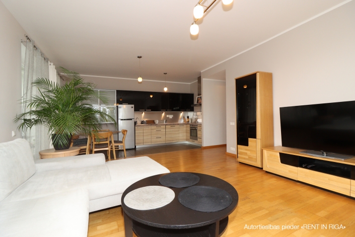 Sludinājumi. Pārdod mēbelētu un pilnībā aprīkotu 4-istabu dzīvokli prestižajā projektā Skanstes Virsotnes. Cena: 310000 EUR Foto #3