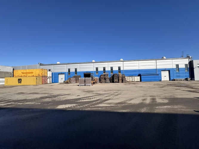 Sludinājumi. Apkurināmas noliktavas telpas Rīgas Brīvostā, Uriekstes ielā 18C. Telpas izvietotas SEZ.   + 1. Cena: 2335 EUR/mēn Foto #1