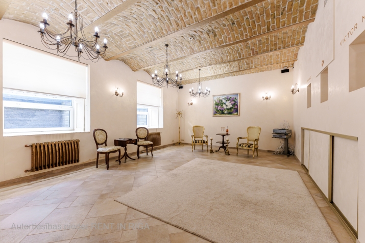 Объявление. Сдаются коммерческие помещения в самом центре Риги  на пересечении улиц Базницас и Дзирнаву!  Цена: 1000 EUR/мес. Foto #4