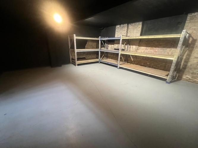 Объявление. Промышленные помещения с высокими потолками. Без отопления.  Склад 544 м2; oфисное помещение 45 m2; Цена: 3220 EUR/мес. Foto #7