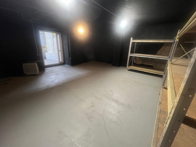 Объявление. Промышленные помещения с высокими потолками. Без отопления.  Склад 544 м2; oфисное помещение 45 m2; Цена: 3220 EUR/мес. Foto #6