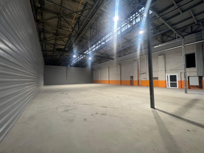 Объявление. Промышленные помещения с высокими потолками. Без отопления.  Склад 544 м2; oфисное помещение 45 m2; Цена: 3220 EUR/мес. Foto #4