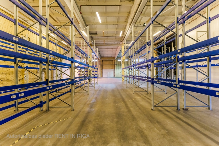 Sludinājumi. Ilgtermiņa nomai tiek piedāvātas apkurināmas noliktava, ražošanas vai veikala telpas Ganību dambī Cena: 3870 EUR/mēn Foto #3