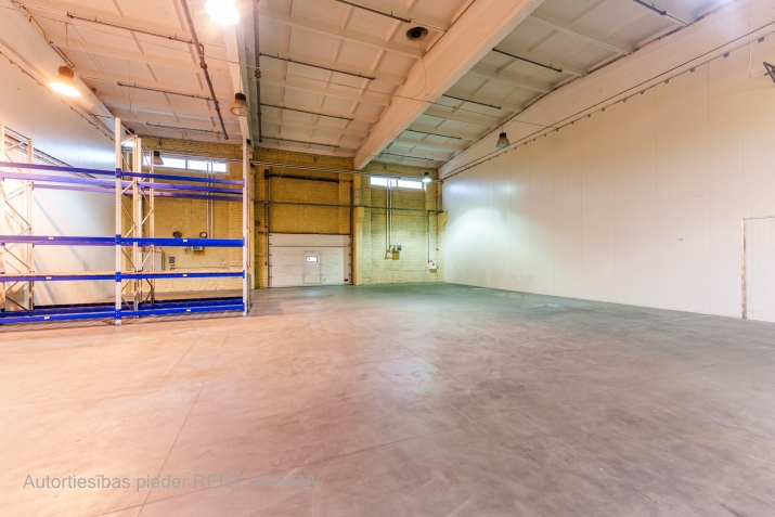 Sludinājumi. Ilgtermiņa nomai tiek piedāvātas apkurināmas noliktava, ražošanas vai veikala telpas Ganību dambī Cena: 3870 EUR/mēn Foto #5