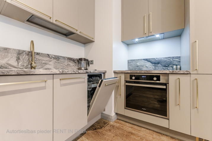 Sludinājumi. Elegants divistabu dzīvoklis īrei klusajā centrā, vēstniecību rajonā.   Atrašanās vieta: Dzīvoklis Cena: 800 EUR/mēn Foto #4