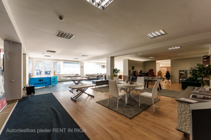 Sludinājumi. Tirdzniecības telpas pirmajā stāvā pie Dienvidu tilta. Redzamas no Krasta ielas.   Plānojumu ir Cena: 3000 EUR/mēn Foto #5