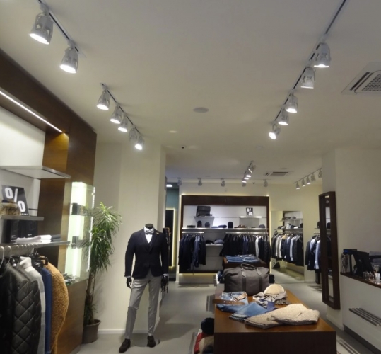 Sludinājumi. Piedāvājumā tirdzniecības telpas pašā Rīgas centrā - Tērbatas ielā!  Telpas ir ļoti labā tehniskā Cena: 2500 EUR/mēn Foto #2