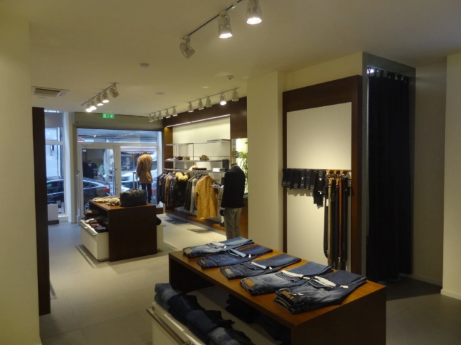 Sludinājumi. Piedāvājumā tirdzniecības telpas pašā Rīgas centrā - Tērbatas ielā!  Telpas ir ļoti labā tehniskā Cena: 2500 EUR/mēn Foto #3