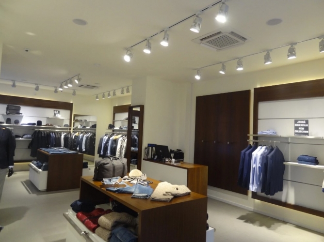 Sludinājumi. Piedāvājumā tirdzniecības telpas pašā Rīgas centrā - Tērbatas ielā!  Telpas ir ļoti labā tehniskā Cena: 2500 EUR/mēn Foto #5