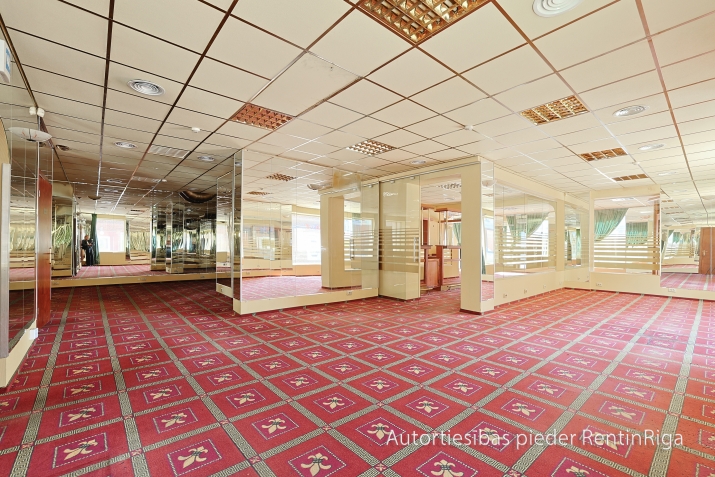 Sludinājumi. Iznomā plašas biroja telpas, kas atrodas ēkas pirmajā stāvā, ar atsevišķu ieeju no ielas.  Telpas Cena: 1581 EUR/mēn Foto #7