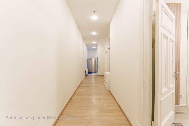 Sludinājumi. Mūsdienīgs birojs nomai  Elizabetes iela 69, Rīgas centrs  Birojs tiek nomāts nemēbelēts!  Cena: 1000 EUR/mēn Foto #6