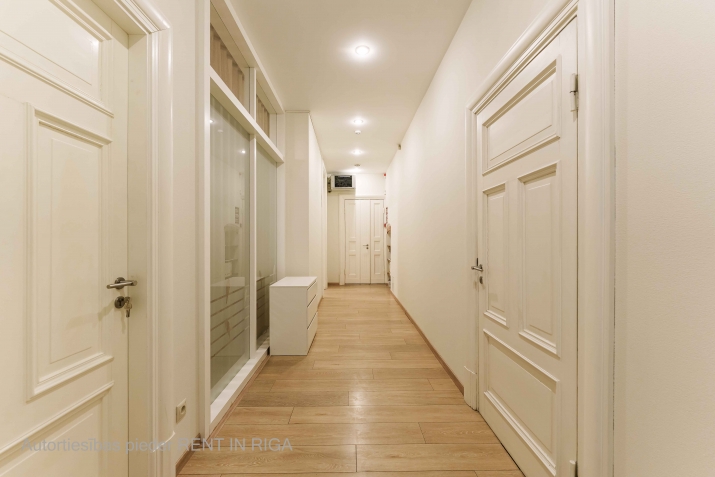 Sludinājumi. Mūsdienīgs birojs nomai  Elizabetes iela 69, Rīgas centrs  Birojs tiek nomāts nemēbelēts!  Cena: 1000 EUR/mēn Foto #7