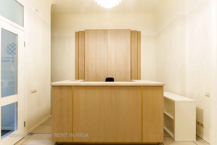 Sludinājumi. Mūsdienīgs birojs nomai  Elizabetes iela 69, Rīgas centrs  Birojs tiek nomāts nemēbelēts!  Cena: 1000 EUR/mēn Foto #3