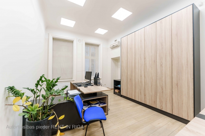 Sludinājumi. Mūsdienīgs birojs nomai  Elizabetes iela 69, Rīgas centrs  Birojs tiek nomāts nemēbelēts!  Cena: 1000 EUR/mēn Foto #9