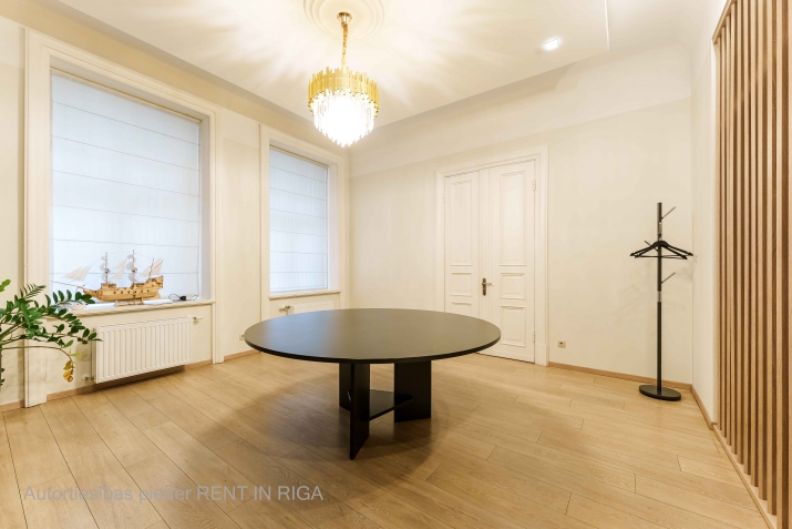 Sludinājumi. Mūsdienīgs birojs nomai  Elizabetes iela 69, Rīgas centrs  Birojs tiek nomāts nemēbelēts!  Cena: 1000 EUR/mēn Foto #5