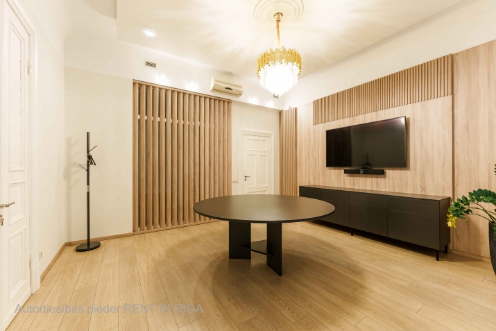 Sludinājumi. Mūsdienīgs birojs nomai  Elizabetes iela 69, Rīgas centrs  Birojs tiek nomāts nemēbelēts!  Cena: 1000 EUR/mēn Foto #4