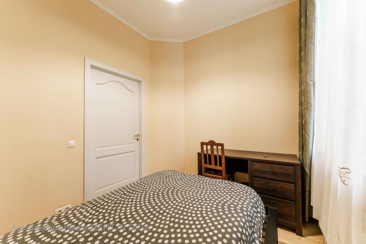 Sludinājumi. Tiek izīrēts liels dzīvoklis Klusajā centrā. Pieejams no 25.oktobra.  Dzīvokļa plānojums: - 3 Cena: 1000 EUR/mēn Foto #6