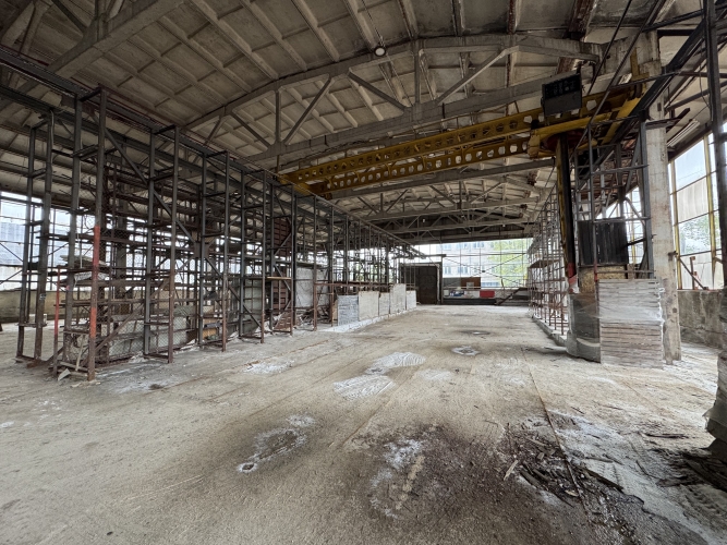 Объявление. Неотапливаемые складские помещения в Румбуле      1-й этаж;      Высота потолков до фермы  7 м;     Цена: 3086 EUR/мес. Foto #2